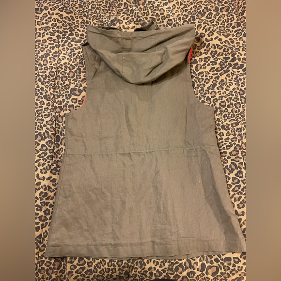 Buckle Love Tree Hooded Vest - Picture 3 of 3